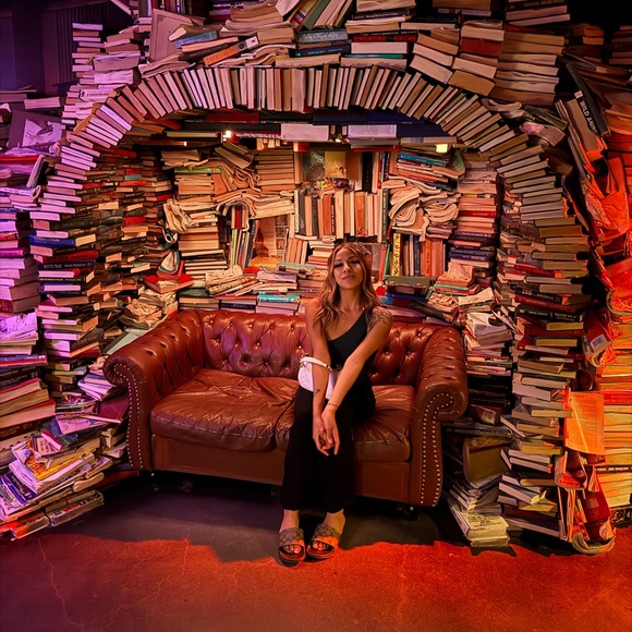 Meet your Posher, Rebecca - Picture 1 of 2